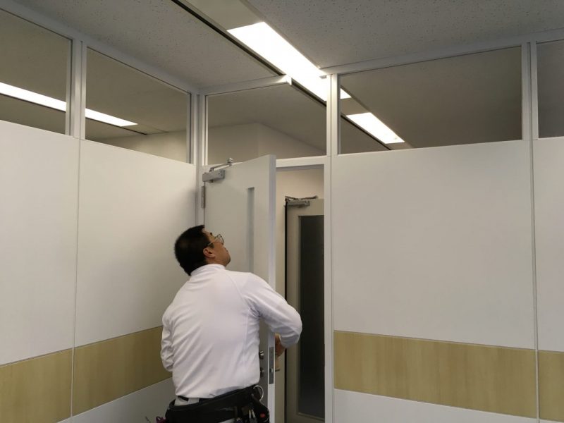 間仕切り窓