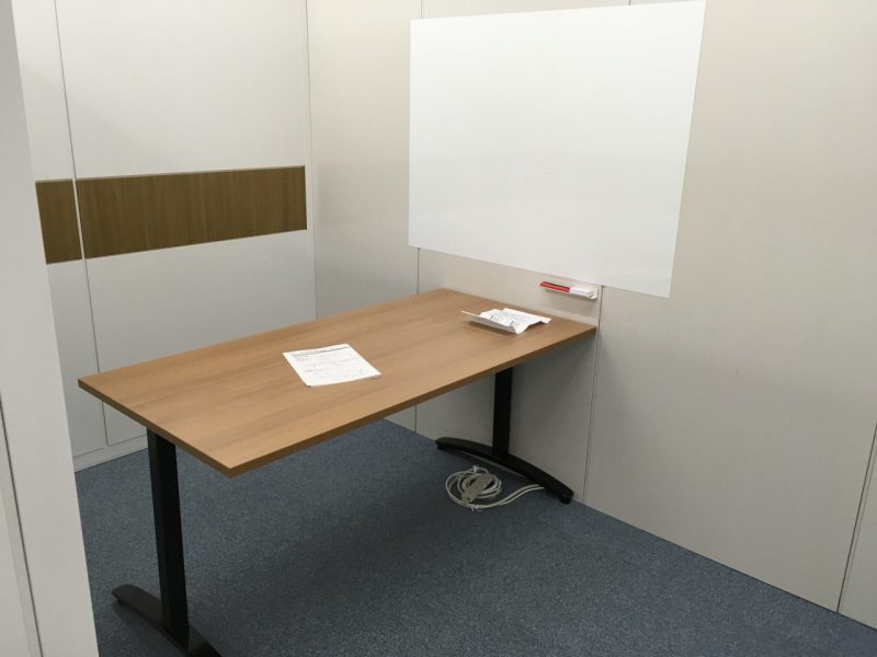 ミーティングテーブル