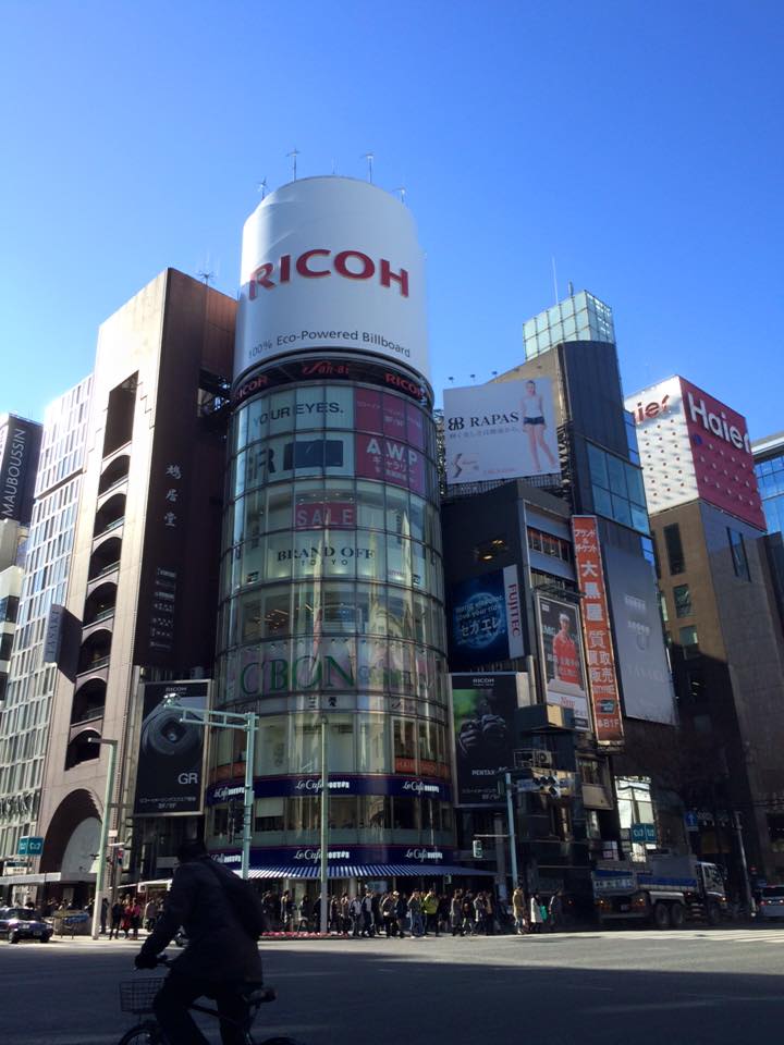 晴天の東京銀座にて
