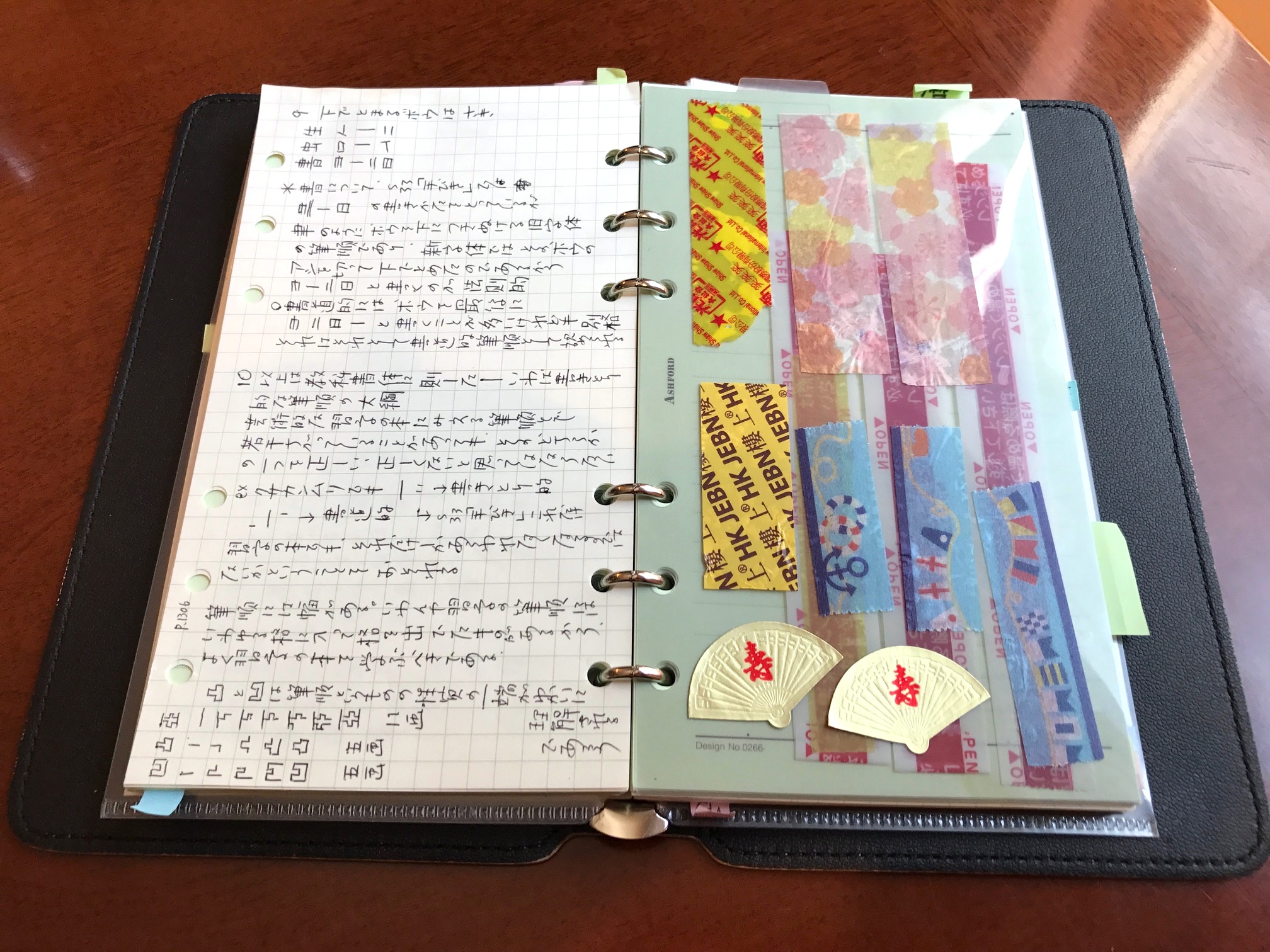 小日向京のひねもす文房具｜第八十七回「スライド手帳 HIRATAINDERバイブル type G シャンパンゴールド」
