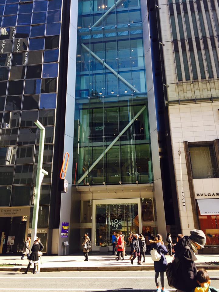 快晴の東京銀座にて