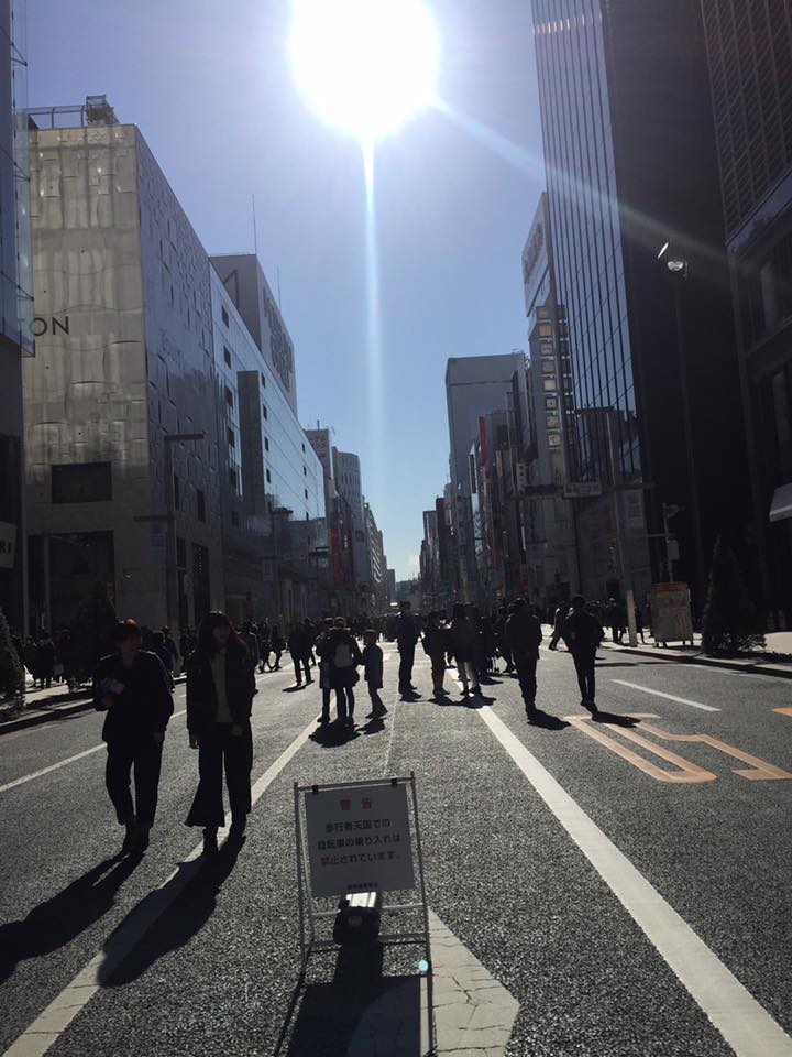 快晴の東京銀座にて