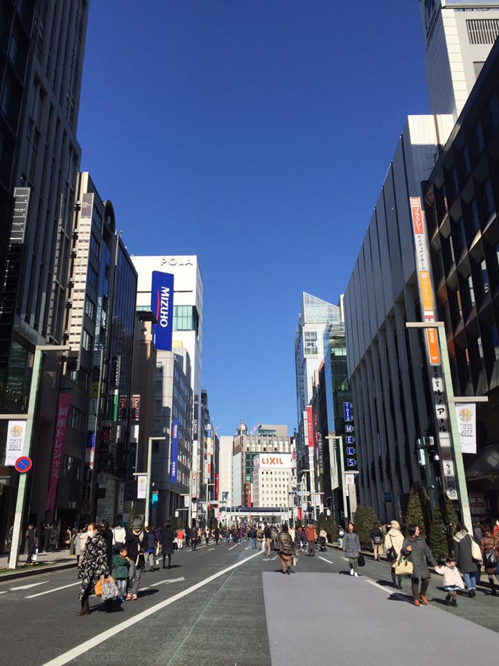 快晴の東京銀座にて