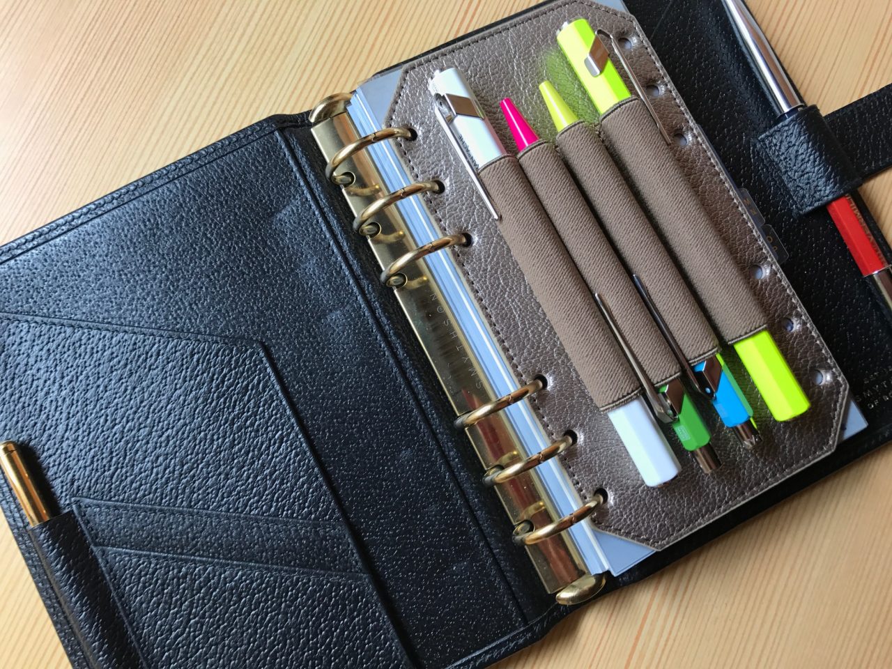 小日向京のひねもす文房具｜第百十回「あたぼう Pen4lder（ペンホルダー）」