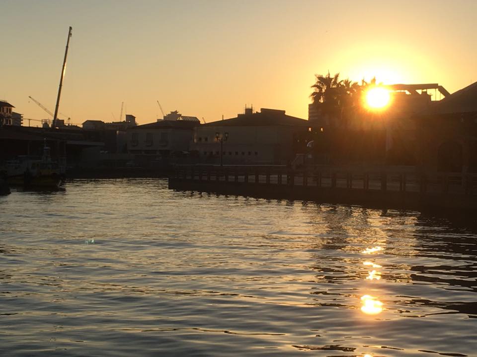 ハーバーランドの夕暮れ時