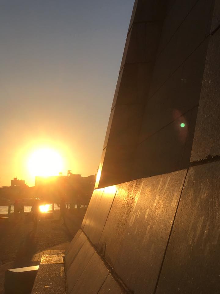 ハーバーランドの夕暮れ時