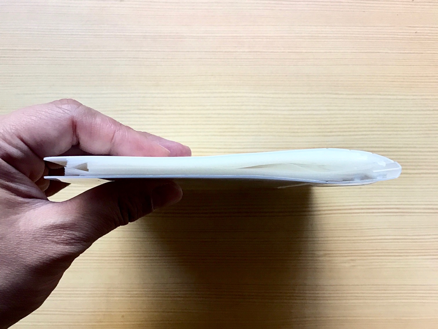 小日向京のひねもす文房具｜第百二十六回「コクヨ ノビータ ポストカードホルダー」