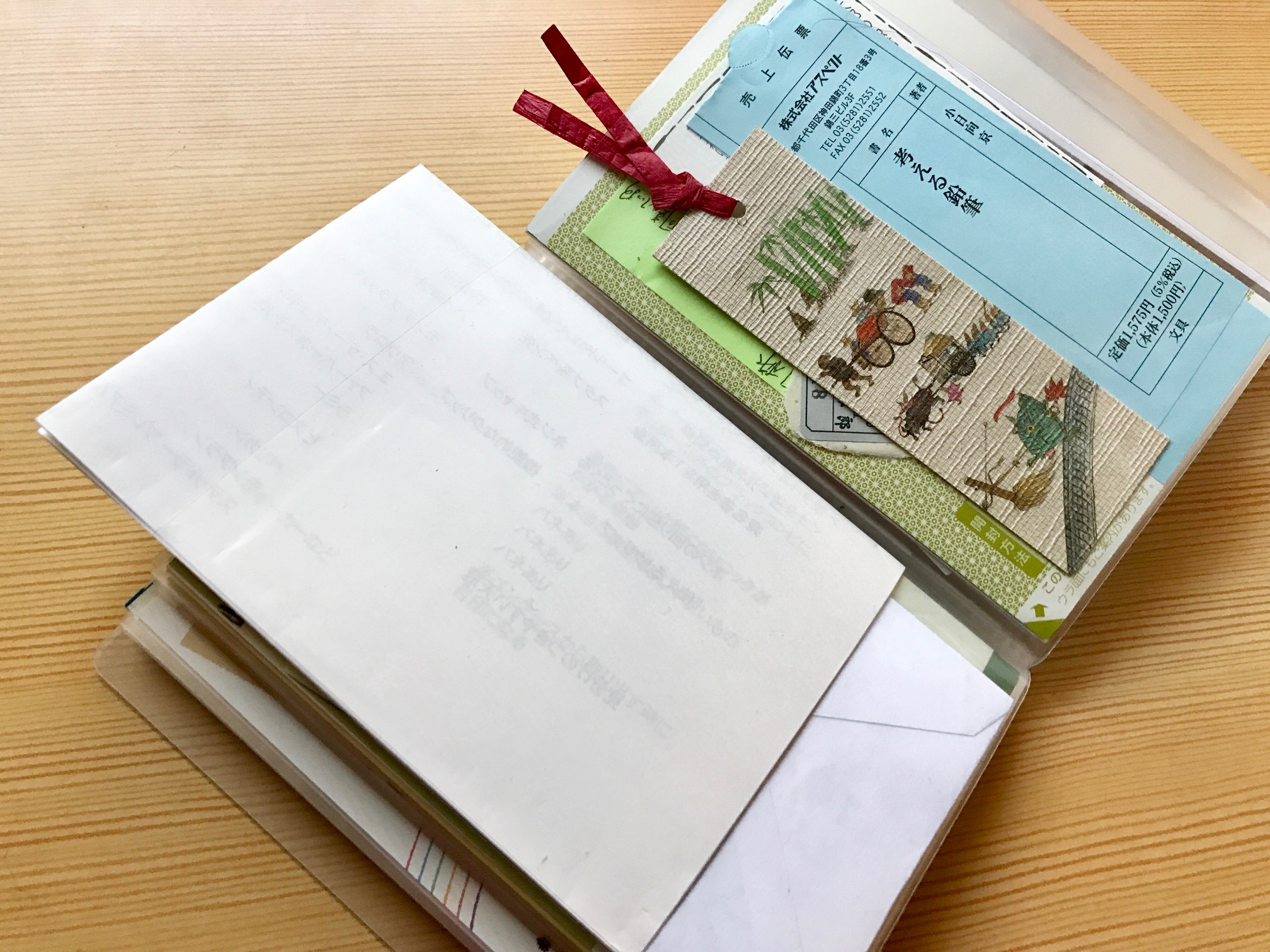 小日向京のひねもす文房具｜第百二十六回「コクヨ ノビータ ポストカードホルダー」