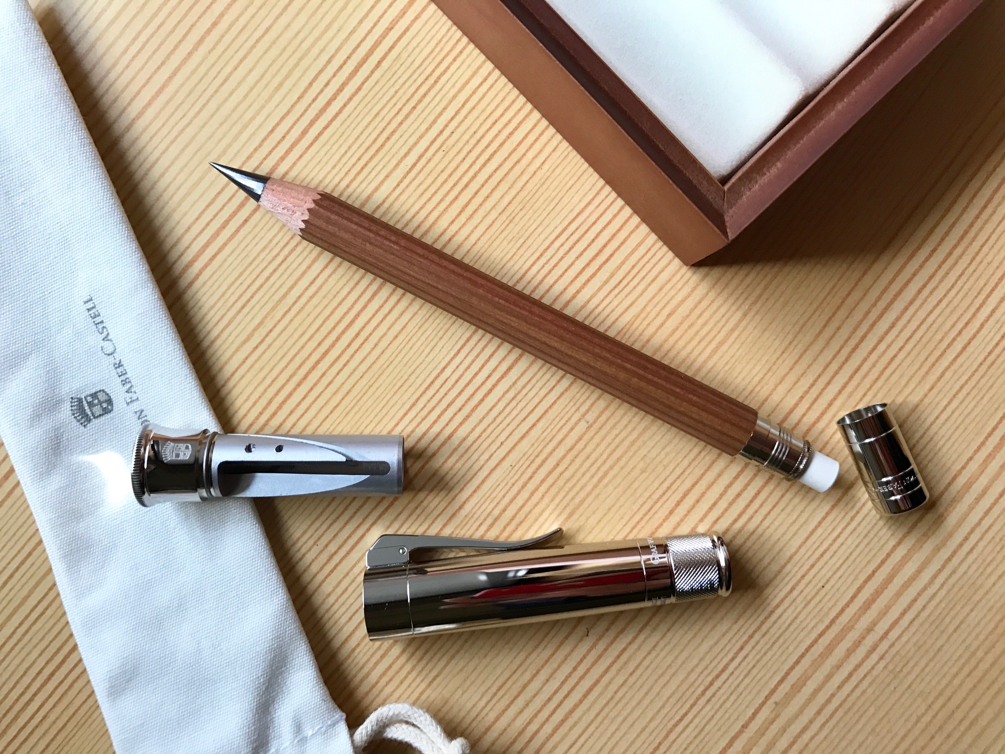 小日向京のひねもす文房具｜第百二十八回「グラフ・フォン・ファーバーカステル パーフェクトペンシル マグナム」