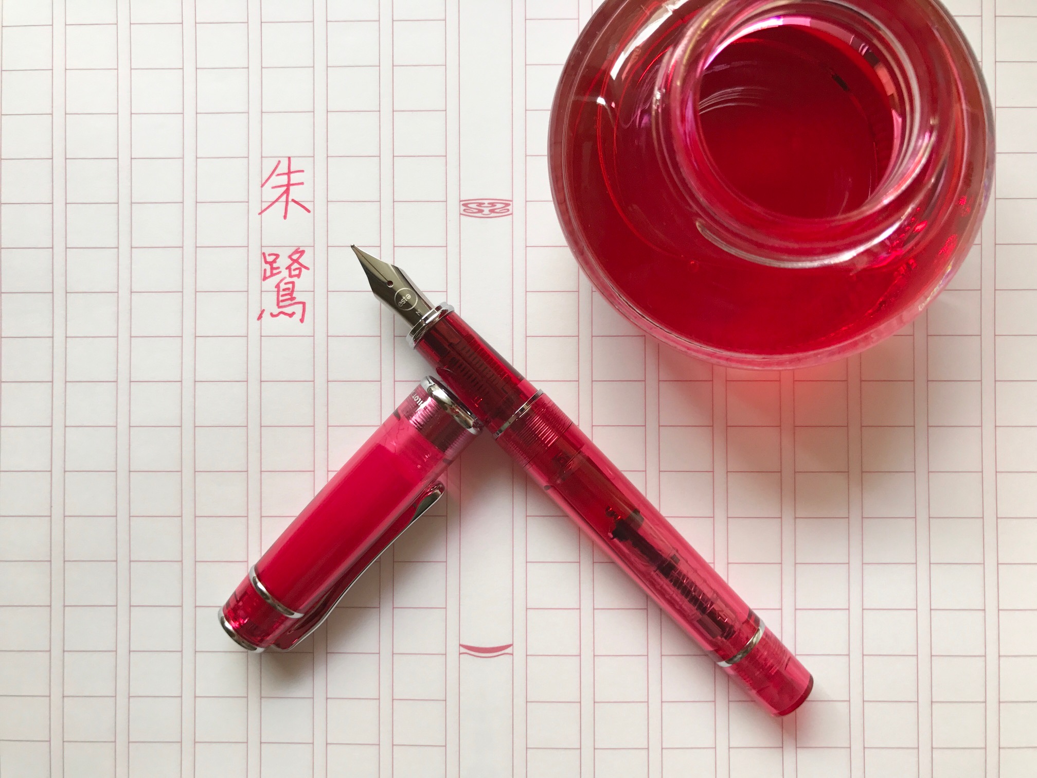 小日向京のひねもす文房具｜第百三十七回「オエステ会 プレラ アイビスレッド」