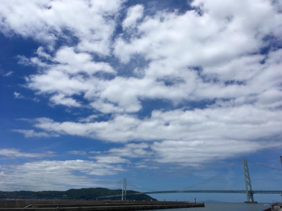 快晴の神戸舞子海岸にて