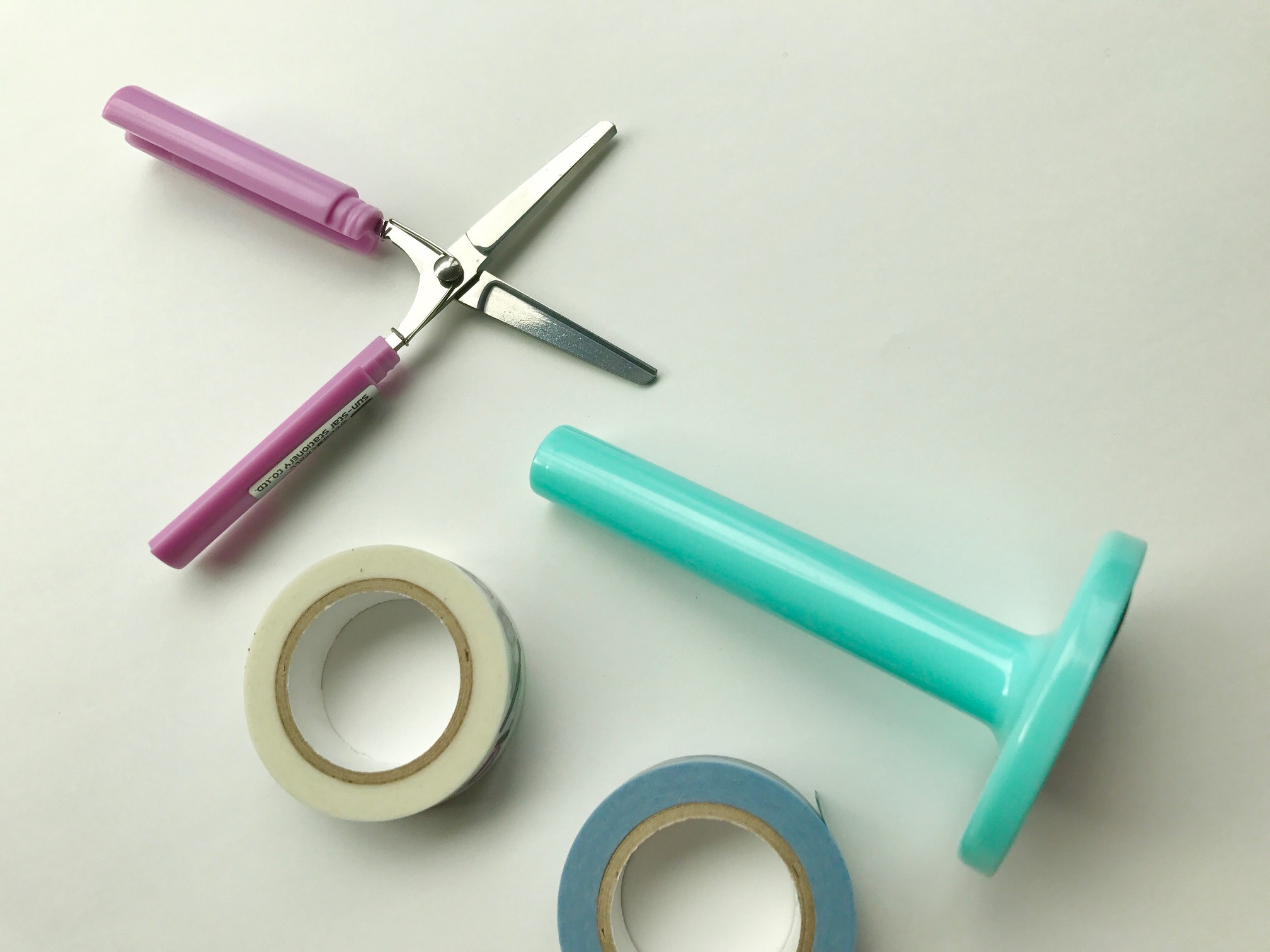 小日向京のひねもす文房具｜第百四十三回「サンスター文具 はさみつきマステタワー KIRUNO（キルノ）」