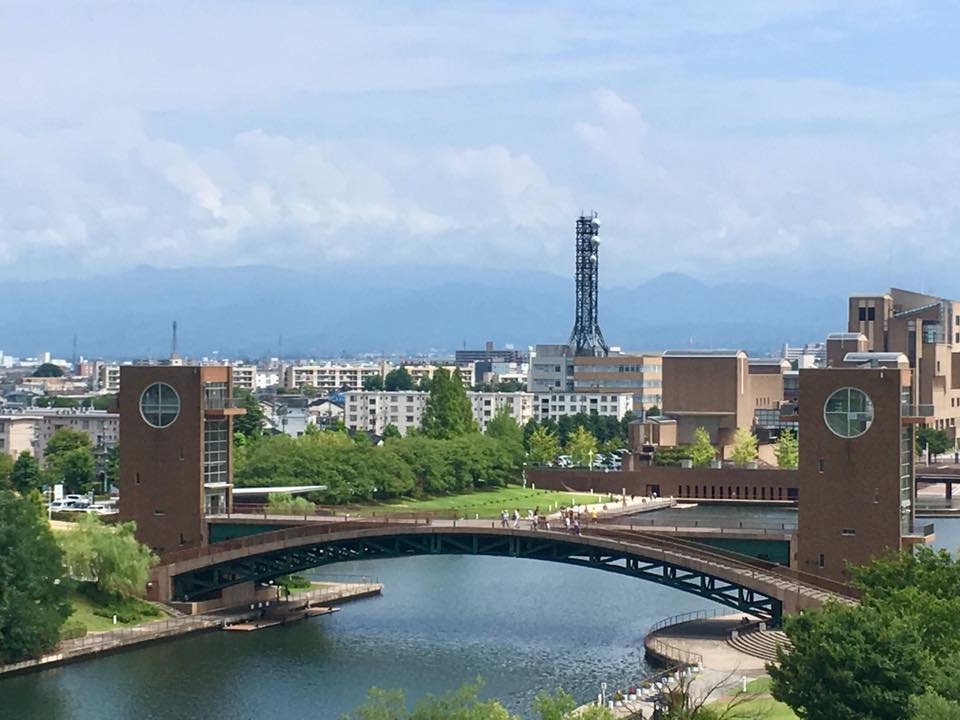富山県美術館へ