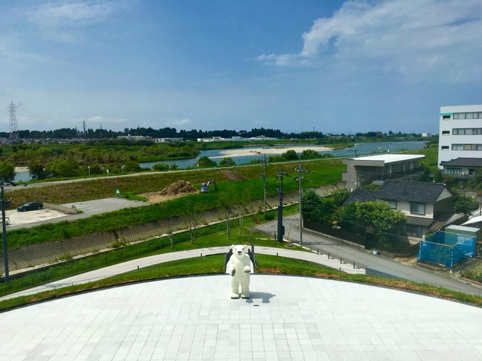 富山県美術館へ