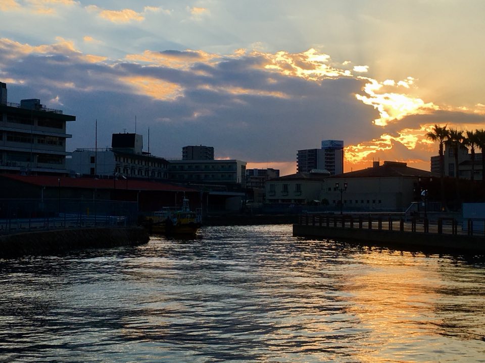 夕刻の神戸煉瓦倉庫界隈へ