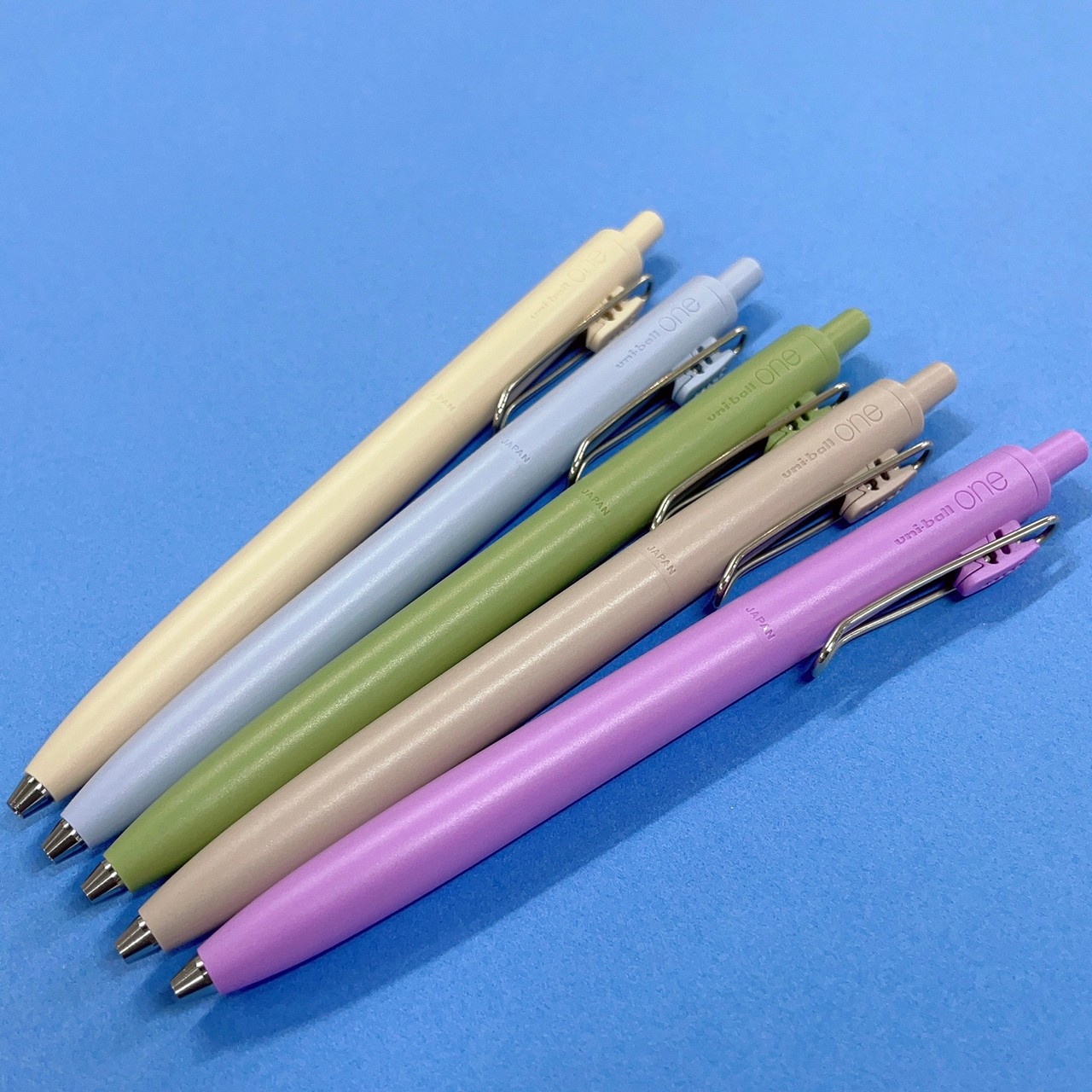 人気ゲルインクボールペン　uni-ball one Fに夏色カラー登場!!